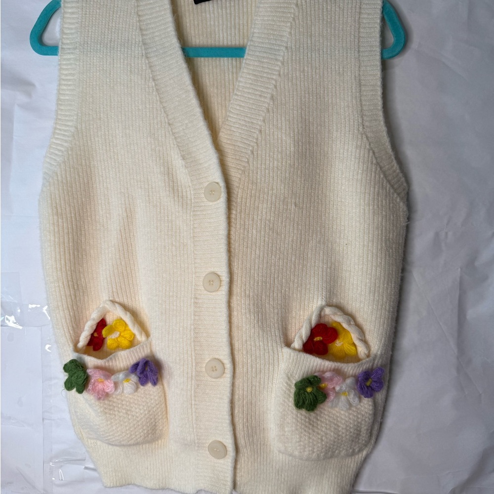 Cider Cream Knit Vest with Floral Pockets. Size medium